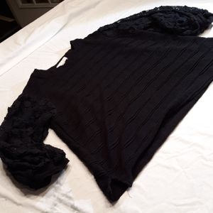 Eri & Ali black lace sleeve